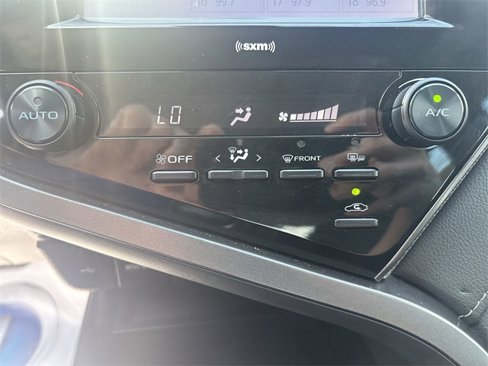 Used 2020 Toyota Camry SE image 17