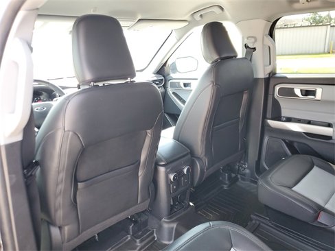 Used 2022 Ford Explorer XLT w/ Equipment Group 202A image 12