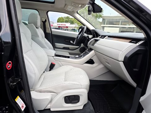 Used 2015 Land Rover Range Rover Evoque Prestige image 34
