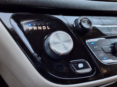 Used 2019 Chrysler Pacifica Touring-L image 26