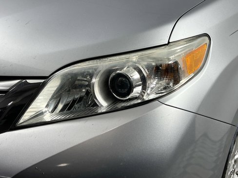 Used 2015 Toyota Sienna LE image 12