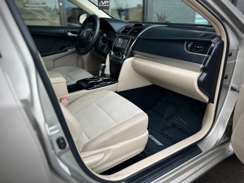 Used 2013 Toyota Camry L image 18