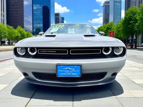 Used 2019 Dodge Challenger SXT image 8