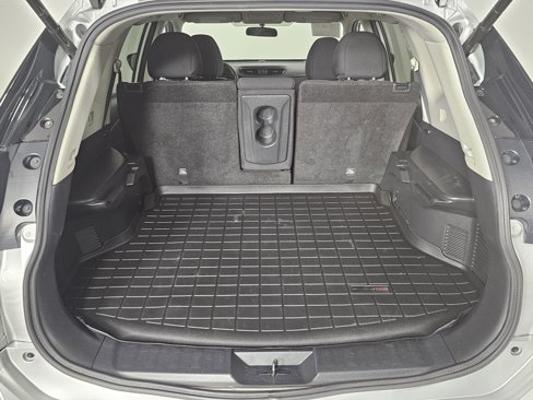 Used 2018 Nissan Rogue SV image 18