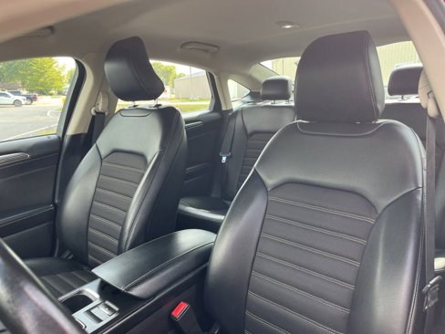 Used 2017 Ford Fusion SE w/ Equipment Group 201A image 12