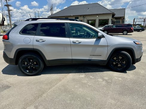 Used 2018 Jeep Cherokee Latitude w/ Altitude Package image 6