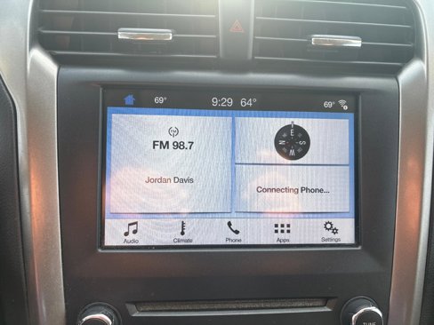 Used 2017 Ford Fusion SE w/ Fusion SE Technology Package image 17