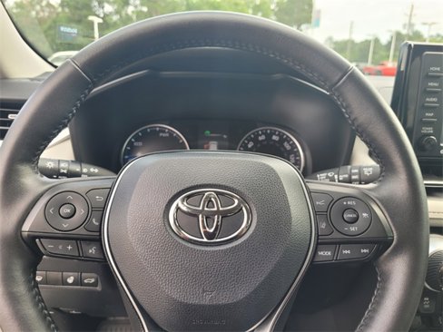 Used 2022 Toyota RAV4 XLE Premium image 29