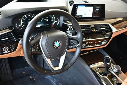 Used 2018 BMW 530i xDrive image 52