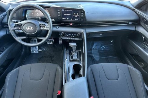 Used 2025 Hyundai Elantra Sport image 14