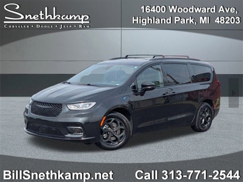 Used 2024 Chrysler Pacifica Premium image 1
