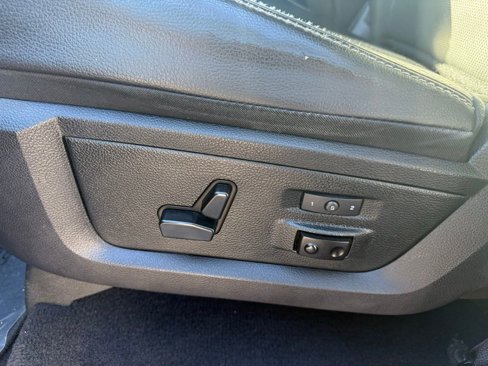 Used 2015 RAM 1500 Laramie w/ Convenience Group image 10