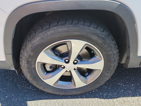 Used 2019 Jeep Cherokee Limited image 18