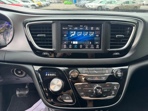 Used 2018 Chrysler Pacifica Touring Plus w/ S Appearance Package image 11