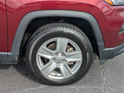Used 2022 Jeep Compass Latitude image 11