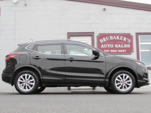 Used 2020 Nissan Rogue Sport SV image 1