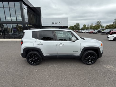 Used 2018 Jeep Renegade Altitude image 14