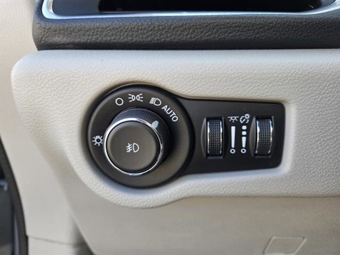 Used 2018 Chrysler Pacifica Limited w/ Advanced Safetytec Group image 17