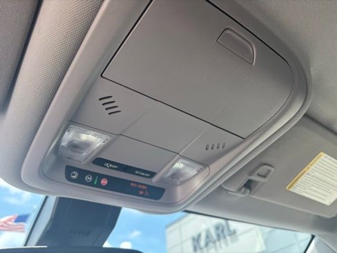 Used 2024 GMC Terrain SLE w/ Driver Convenience Package image 17