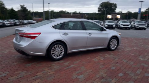 Used 2013 Toyota Avalon XLE Premium image 2