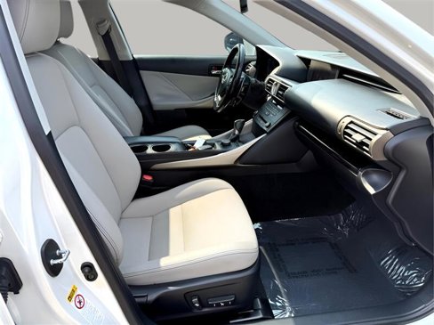 Used 2016 Lexus IS 200t image 31