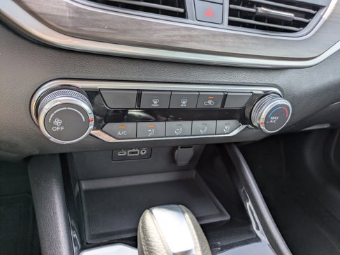 Used 2024 Nissan Altima 2.5 SV image 17