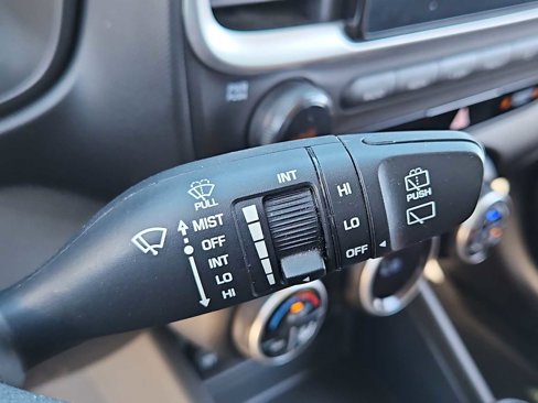 Used 2020 Hyundai Venue SEL image 24