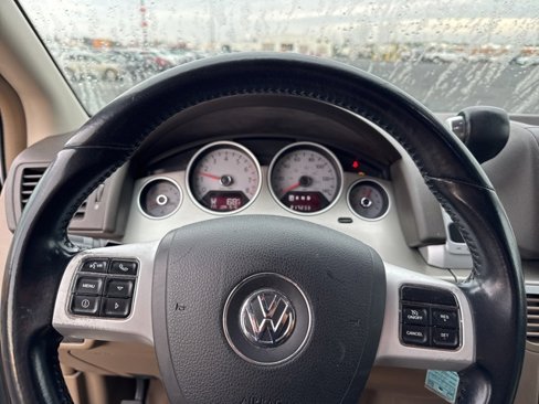 Used 2012 Volkswagen Routan SE image 10