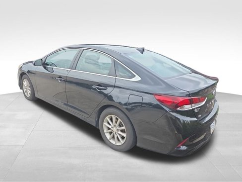 Used 2018 Hyundai Sonata SE image 2