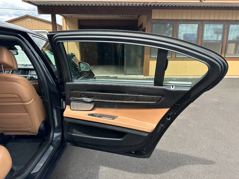 Used 2013 BMW 750Li xDrive image 18