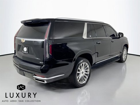 Used 2022 Cadillac Escalade ESV Premium Luxury image 4