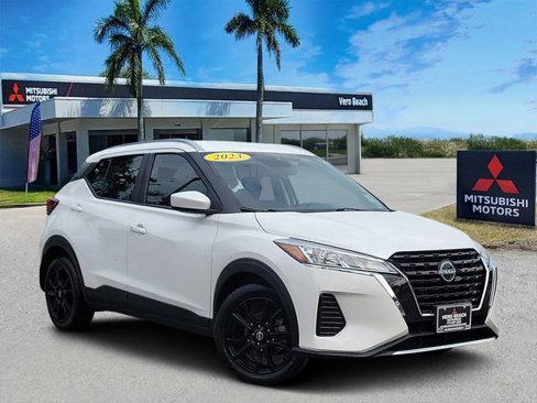 Used 2023 Nissan Kicks SV image 1