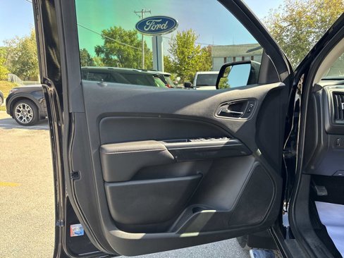 Used 2015 GMC Canyon SLE image 16