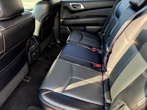 Used 2020 Nissan Pathfinder SL image 11