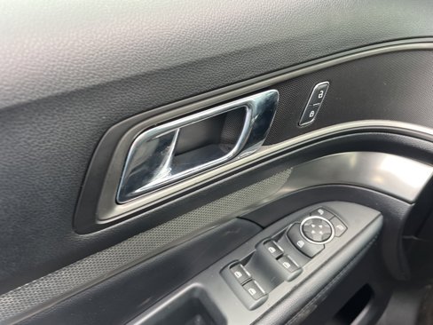Used 2019 Ford Explorer XLT w/ Equipment Group 201A image 12