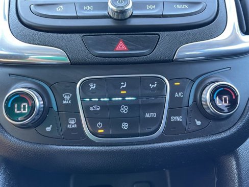 Used 2018 Chevrolet Equinox LT w/ Sun & Infotainment Package image 24