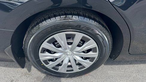 Used 2022 Toyota Camry LE image 5