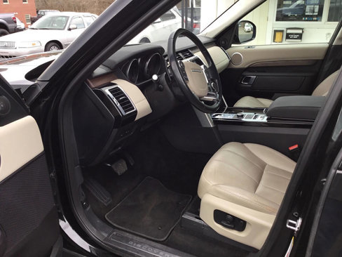 Used 2017 Land Rover Discovery HSE image 13