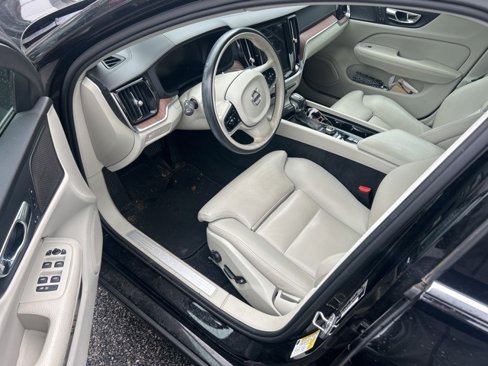 Used 2019 Volvo S60 T6 Inscription image 2
