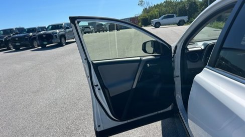 Used 2018 Toyota RAV4 XLE image 10