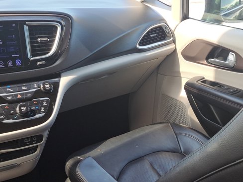 Used 2017 Chrysler Pacifica Touring-L Plus w/ Advanced Safetytec Group image 14