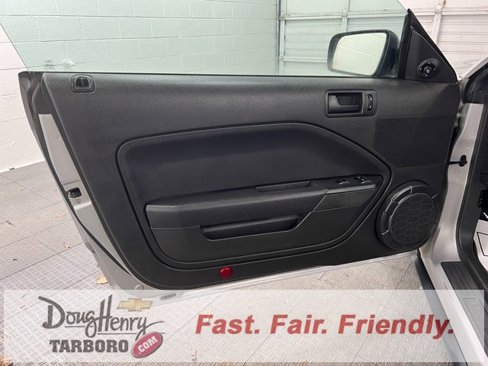 Used 2005 Ford Mustang Convertible image 27
