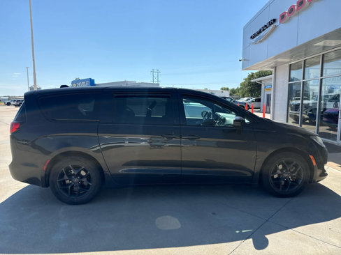 Used 2019 Chrysler Pacifica Touring Plus w/ S Appearance Package image 4