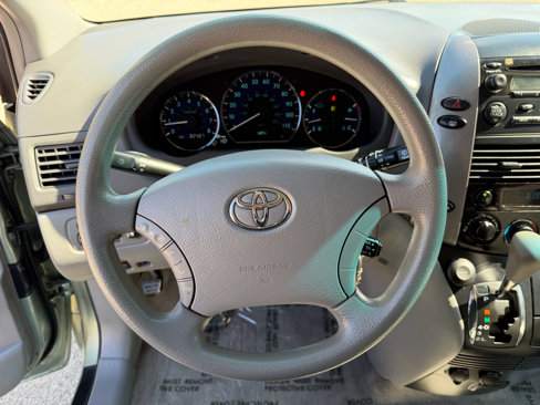 Used 2010 Toyota Sienna LE image 15