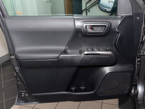 Used 2019 Toyota Tacoma TRD Off-Road image 8