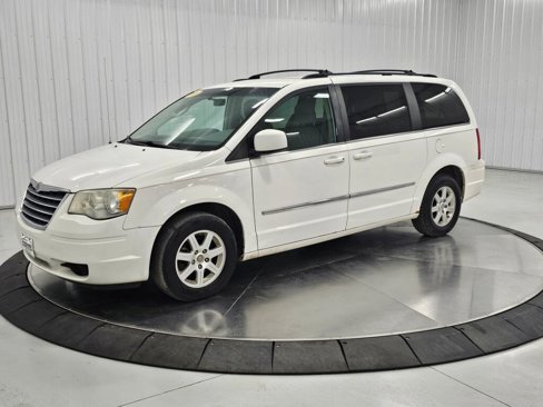 Used 2010 Chrysler Town & Country Touring image 28