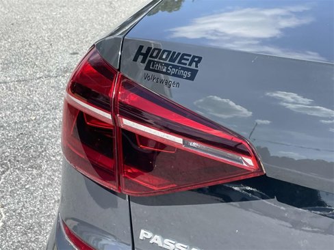 Used 2018 Volkswagen Passat 2.0T R-Line image 12