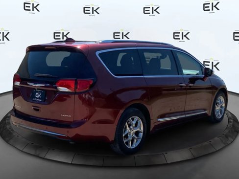 Used 2018 Chrysler Pacifica Limited image 3