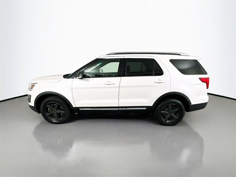 Used 2016 Ford Explorer XLT w/ Equipment Group 202A image 4