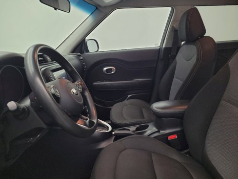 Used 2018 Kia Soul + image 17